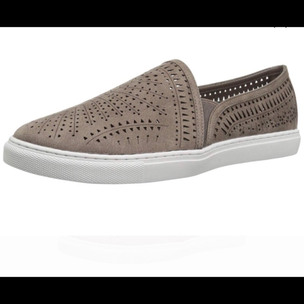 🧸Fergalicious Slip On Shoe Taupe color